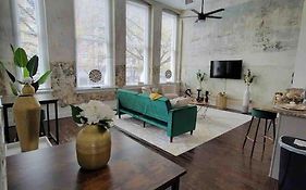 Luxury Condo “Walk To Everything”